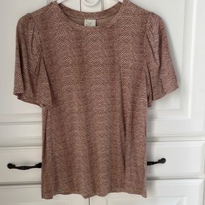 Excellent condition silky rayon/spandex top with subtly gathered sleeves size XS